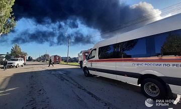 Площадь пожара на нефтебазе в Феодосии уменьшилась