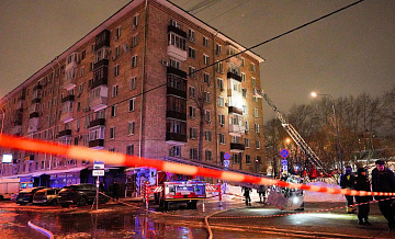 Жильцов загоревшегося в Москве дома разместили в центре долголетия