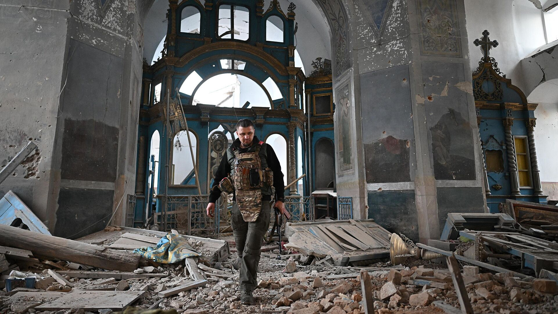 Священник рассказал о продаже украденных в Курской области икон