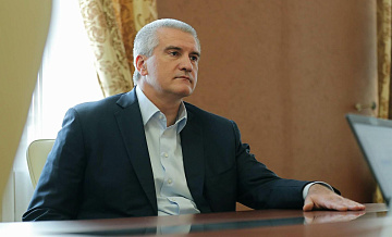 Аксенов поблагодарил ФСБ за задержание украинских шпионов