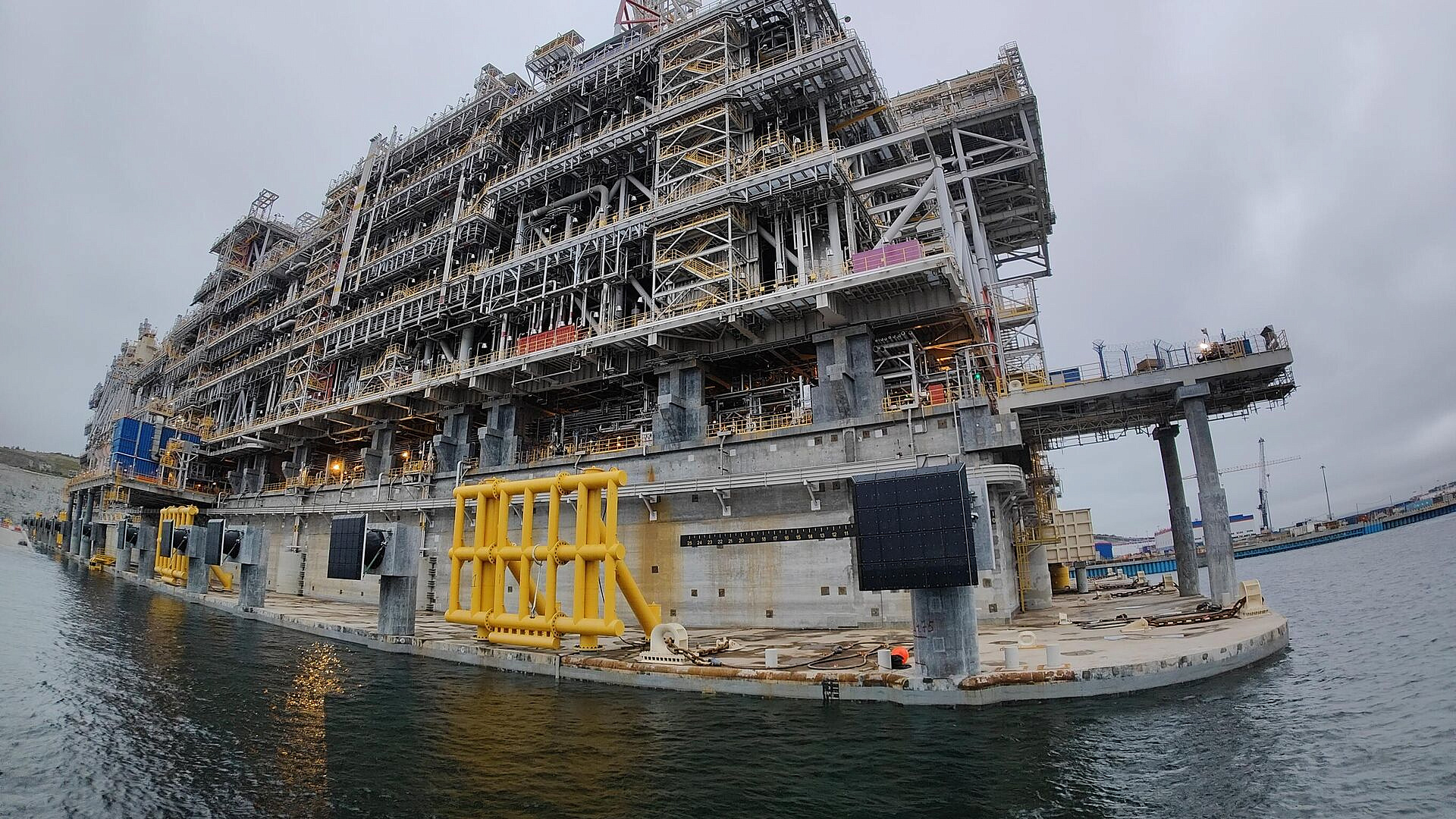 Запад не сможет блокировать экспорт российского СПГ, заявил эксперт