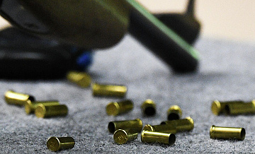 Житель Приморья устроил стрельбу из-за собаки