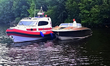 Водолазы достали из воды тело ребенка, выпавшего из катера в Подмосковье