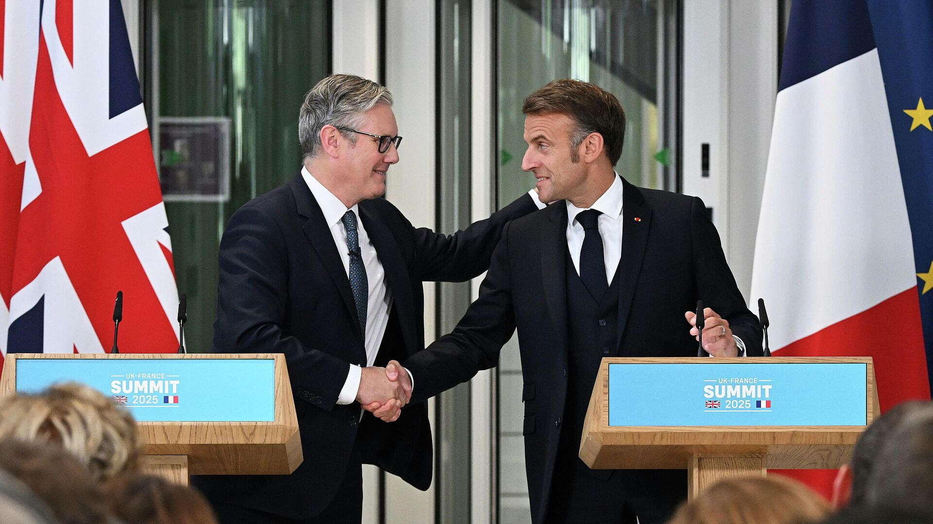 Бывший советник Трампа раскрыл, что Макрон и Стармер устроили в США