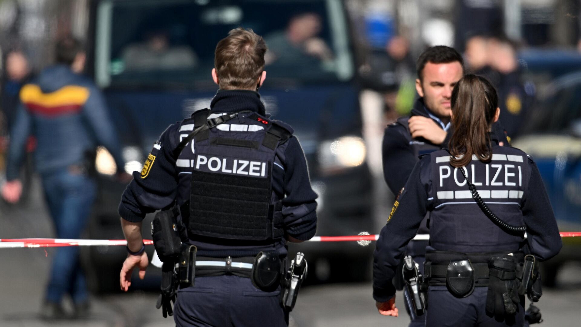 Россияне не пострадали при наезде автомобиля на людей в Мангейме