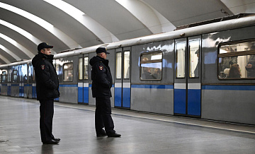 В московском метро женщина с ребенком упала на пути