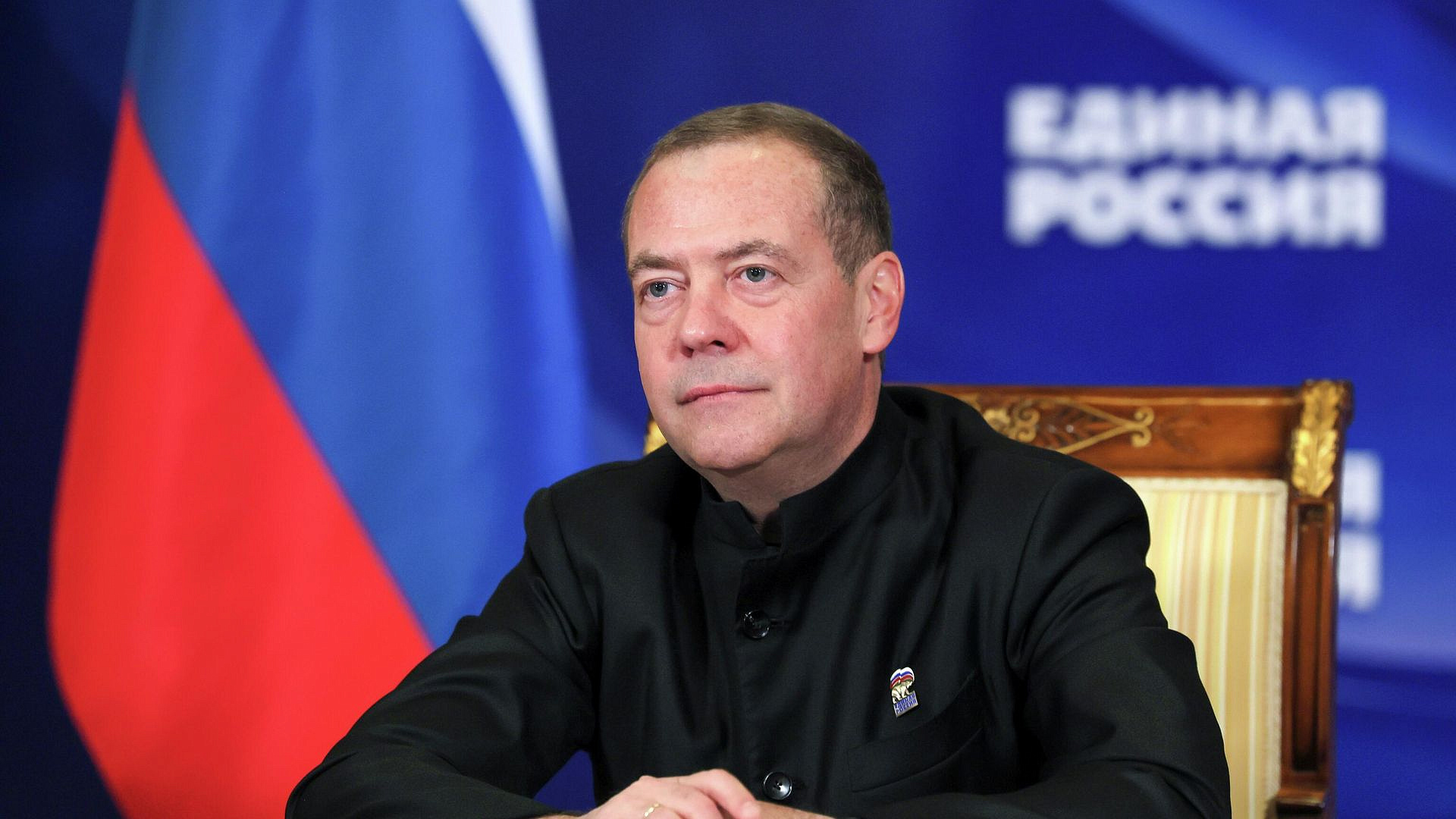 Жизнь на Крайнем Севере должна становиться лучше, заявил Медведев