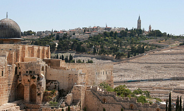 Израиль заявил о падении осколков ракет у Еврейского квартала в Иерусалиме