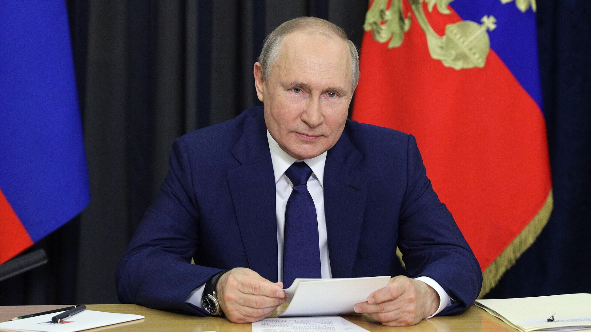 Путин пообщался с Оливером Стоуном в Кремле Путин пообщался с Оливером Стоуном в Кремле