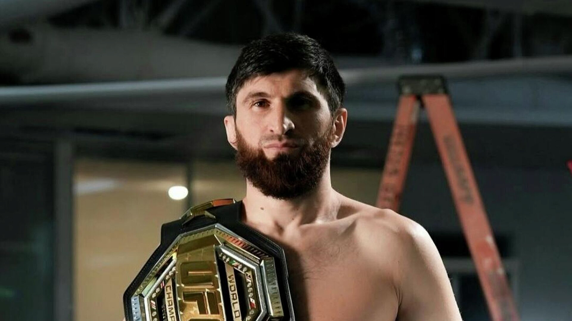 Анкалаев сообщил, что подписал контракт на следующий бой в UFC