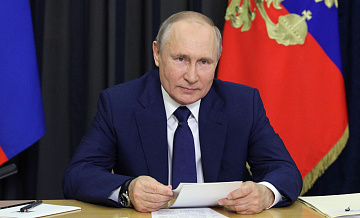 Путин пообщался с Оливером Стоуном в Кремле Путин пообщался с Оливером Стоуном в Кремле
