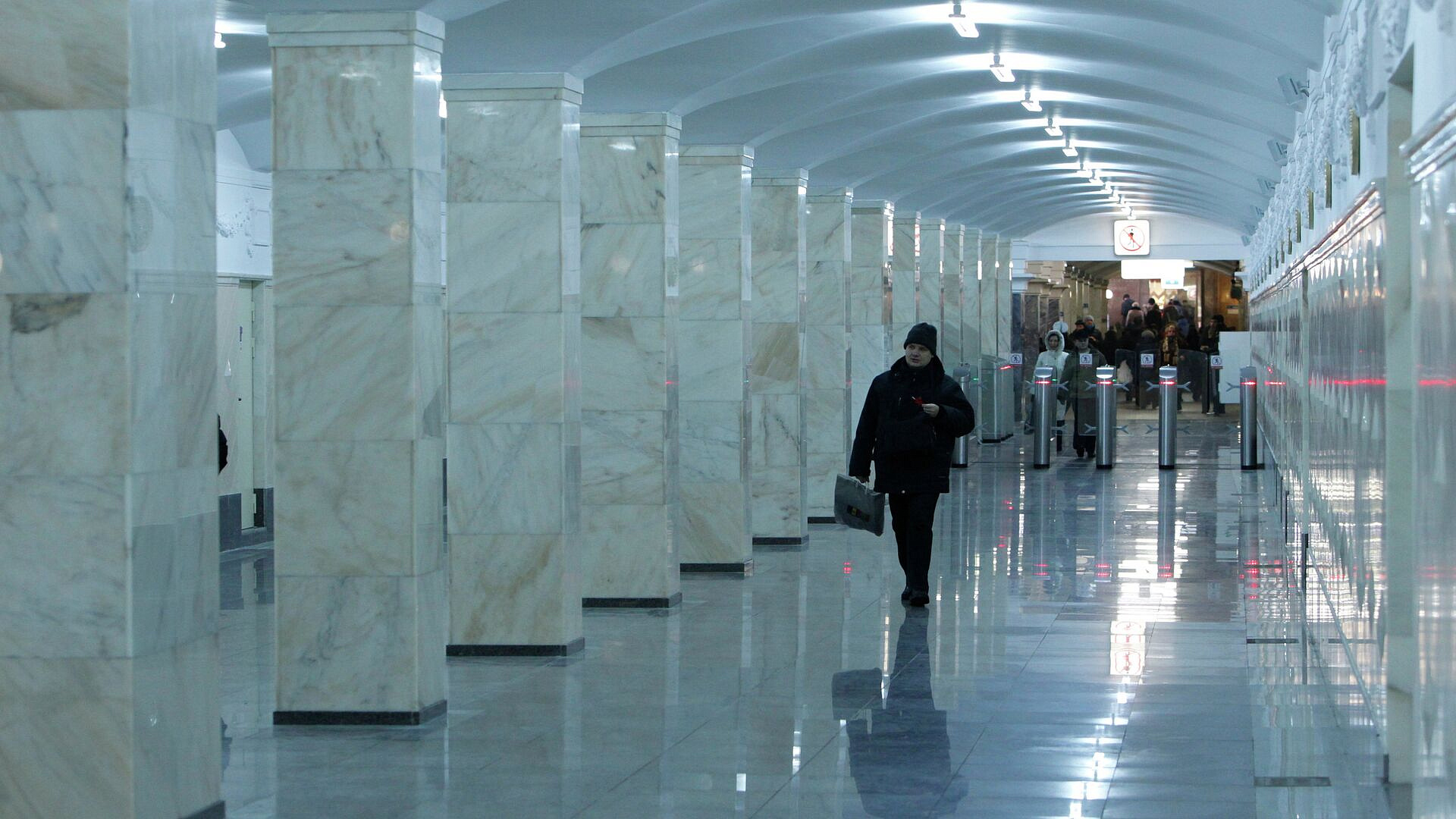 На зеленой ветке московского метро нет движения поездов