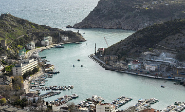 В Севастополе спасатели эвакуировали мужчину, упавшего с 15-метровой высоты