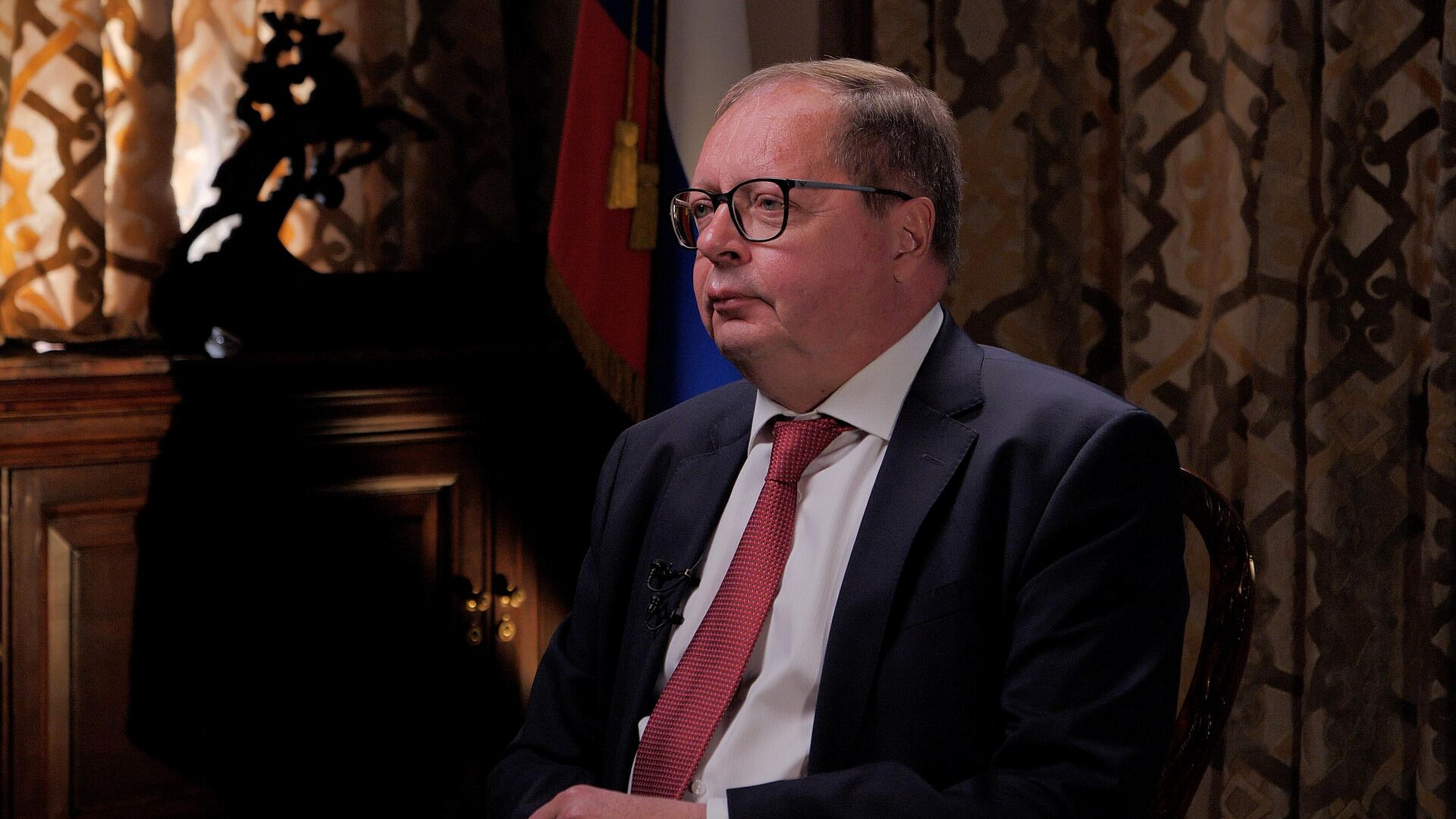 Лондон заплатит высокую цену за действия в адрес России, заявил посол