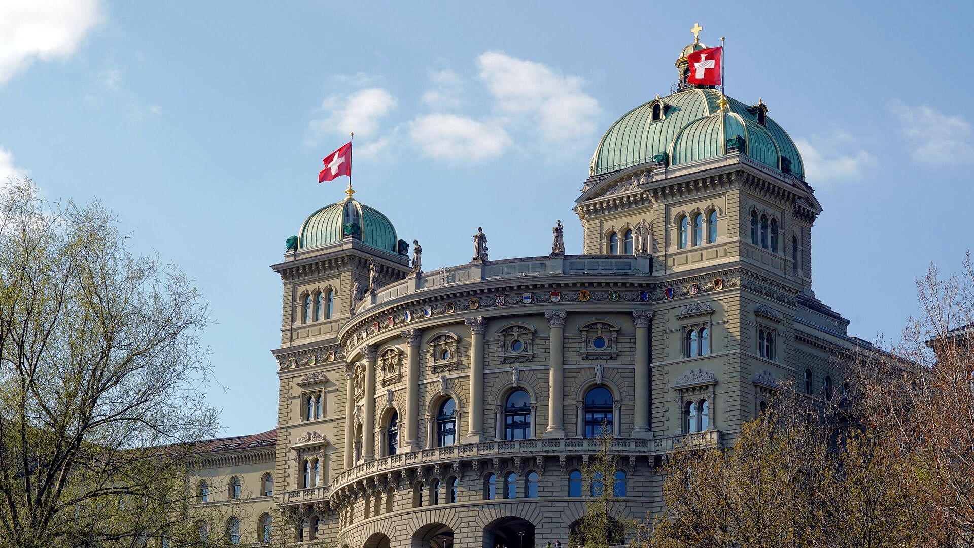 Россия адаптирует подходы по отношению к Швейцарии, заявила Захарова