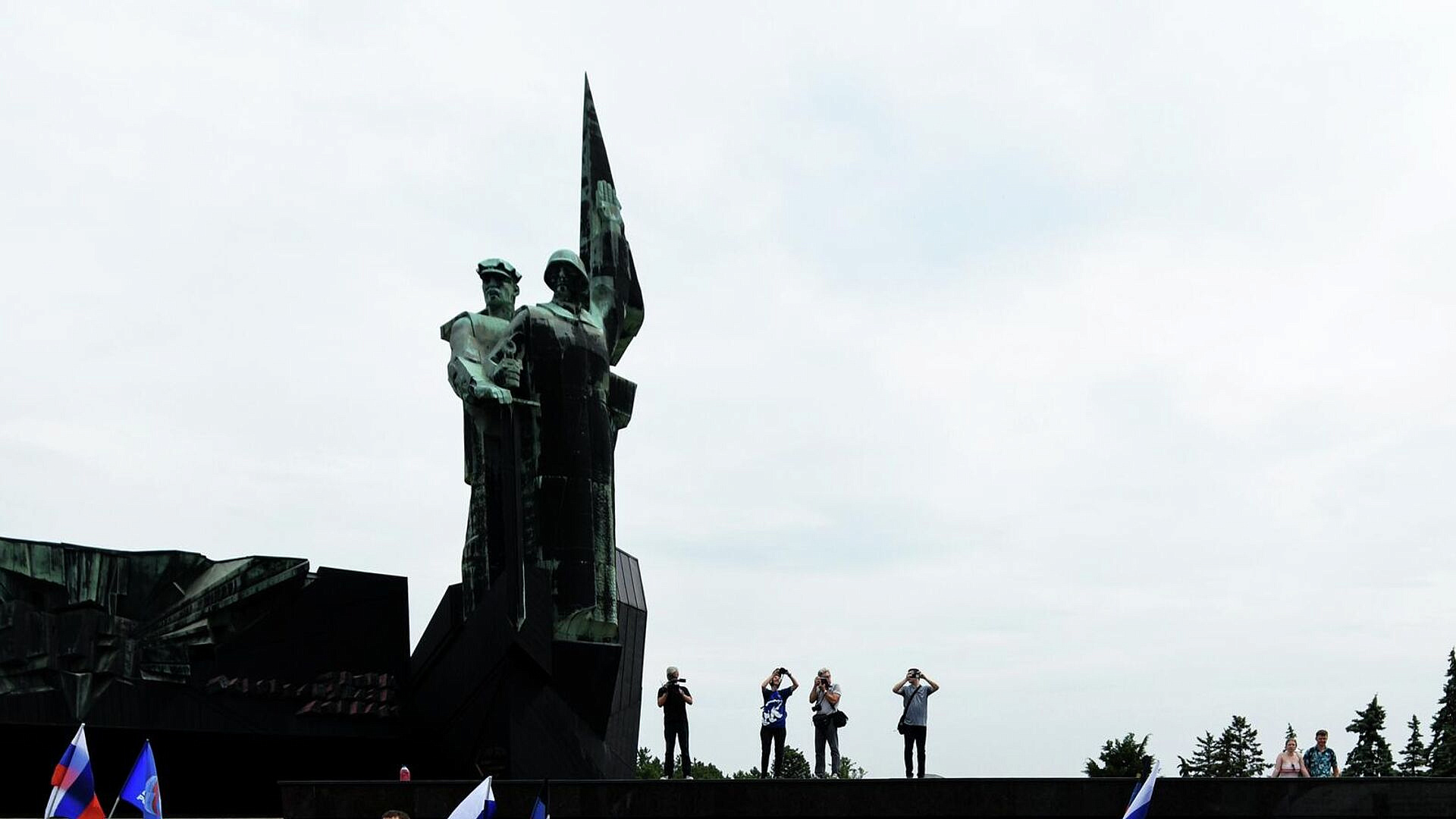 В Донецке прошел мотопробег ко Дню освобождения от фашистских захватчиков