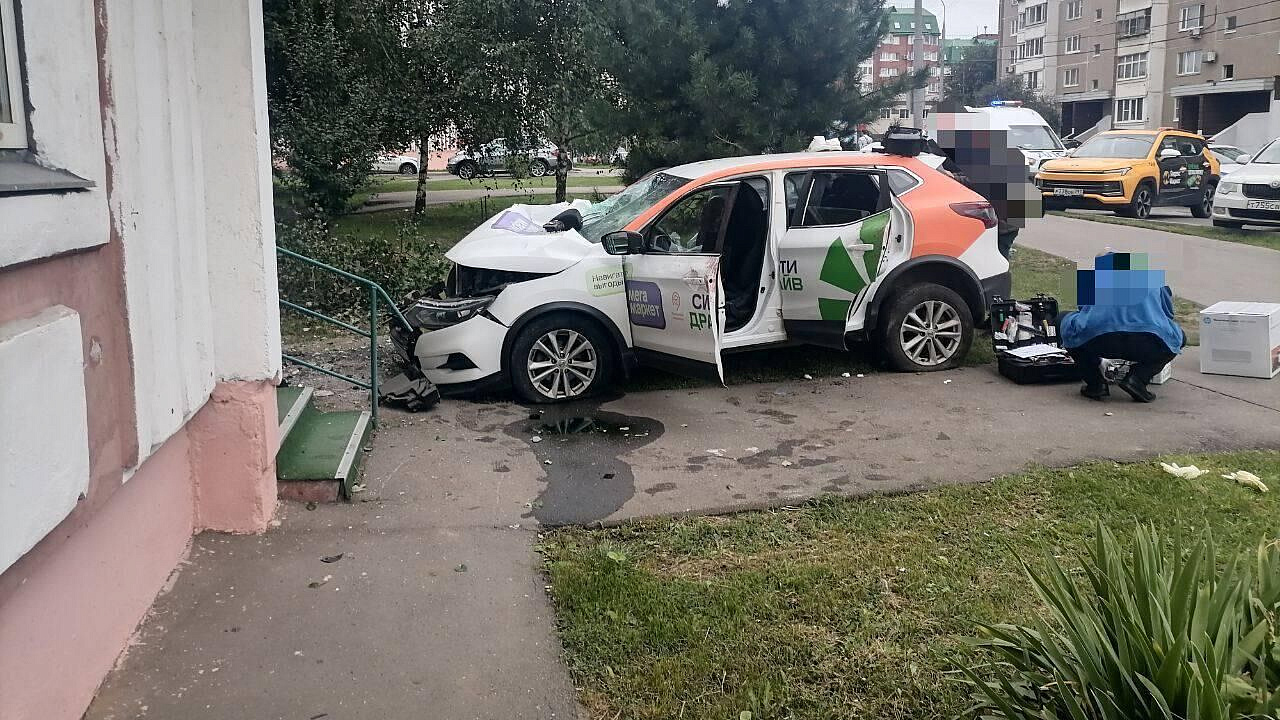 В Москве подросток арендовал машину под чужим именем и попал в ДТП