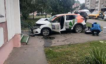 В Москве подросток арендовал машину под чужим именем и попал в ДТП