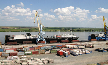 При атаке ВСУ на порт Оля в Астраханской области люди не пострадали