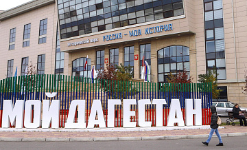 В Махачкале возникли проблемы с уборкой мусора из-за задержания мигрантов