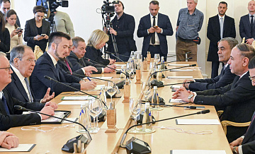 Ливийцы должны сами определять будущее своей страны, заявил Лавров