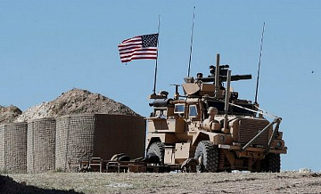Военные США оставили на базе в САР газировку, мячи и гадости в адрес России