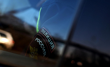 В Барнауле полицейский остановил нарушителя, ухватившись за его мотоцикл