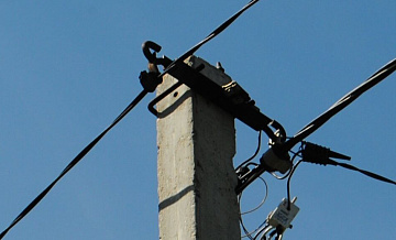 В Махачкале электрический столб упал на маршрутку с пассажирами