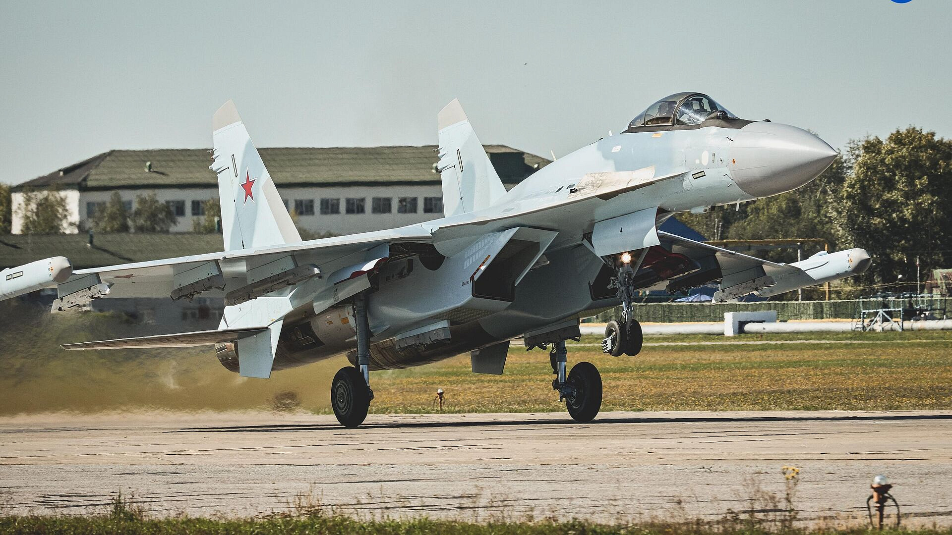 Су-35С сопроводил авиагруппу в зоне действий группировки "Юг" Су-35С сопроводил авиагруппу в зоне действий группировки "Юг"