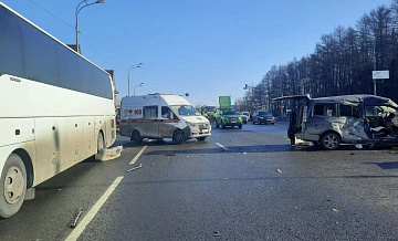 Пять пострадавших в ДТП на Калужском шоссе в Москве отправили в больницы