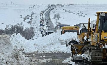Движение грузовиков ограничили на федтрассе Р-243 в Костромской области