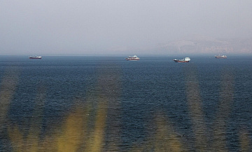 Два китайских контейнеровоза пересекли Ормузский пролив