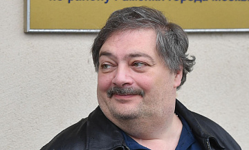 Суд заочно арестовал писателя Быкова*