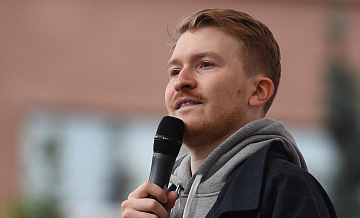 Комик Поперечный* уехал из России после начала СВО