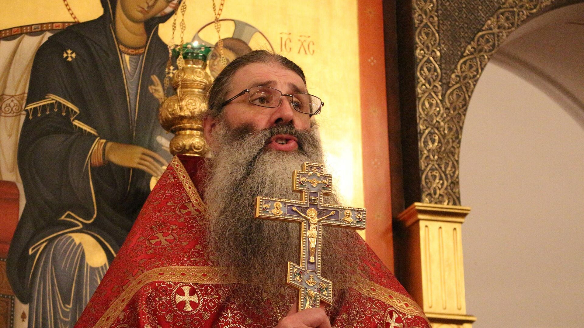 Священник рассказал, зачем в Церкви два раза молятся на Новый год