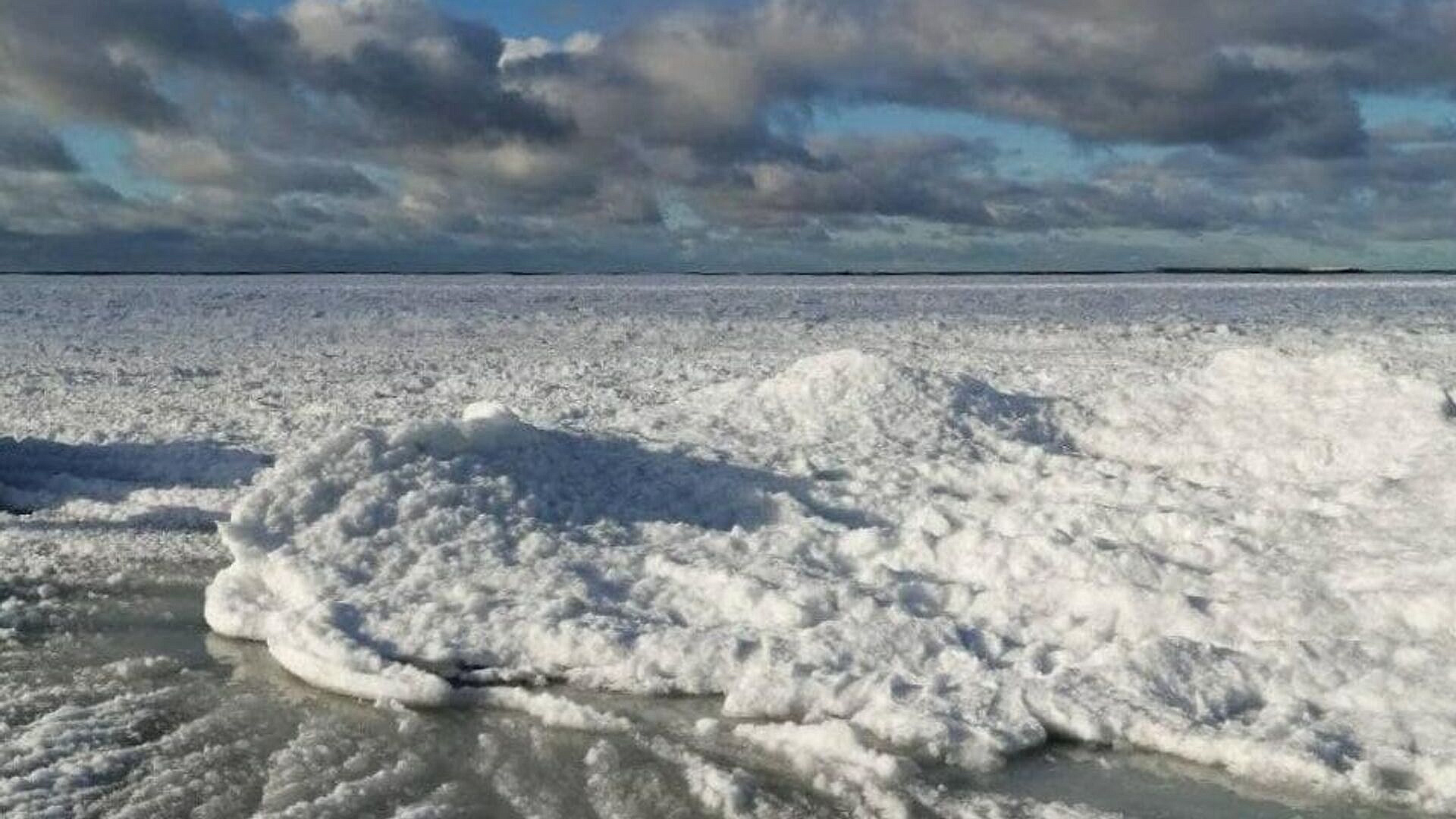 Ученый рассказал, почему выходить на лед Балтийского моря опасно