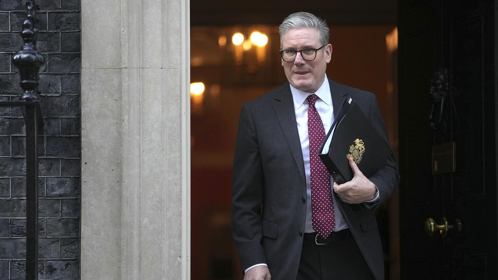 В "коалиции желающих" обсудят гарантии безопасности Киеву, заявил Стармер