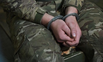 Боевик рассказал, как ВСУ сбрасывали гранаты на авто в Курской области