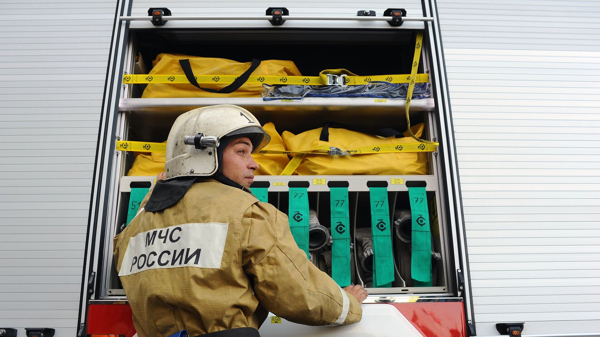 В Перми потушили пожар в автосалоне