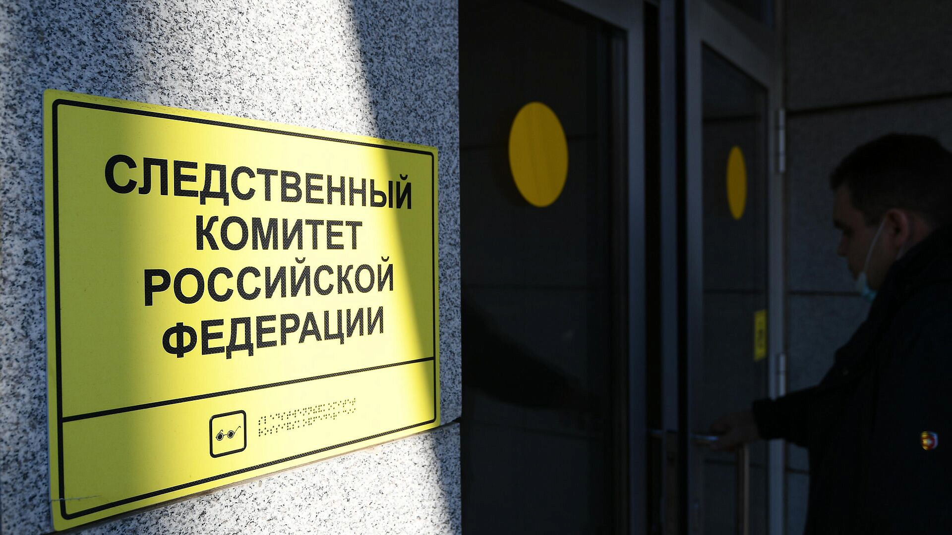 В Новосибирске ребенок двое суток просидел в квартире без еды 