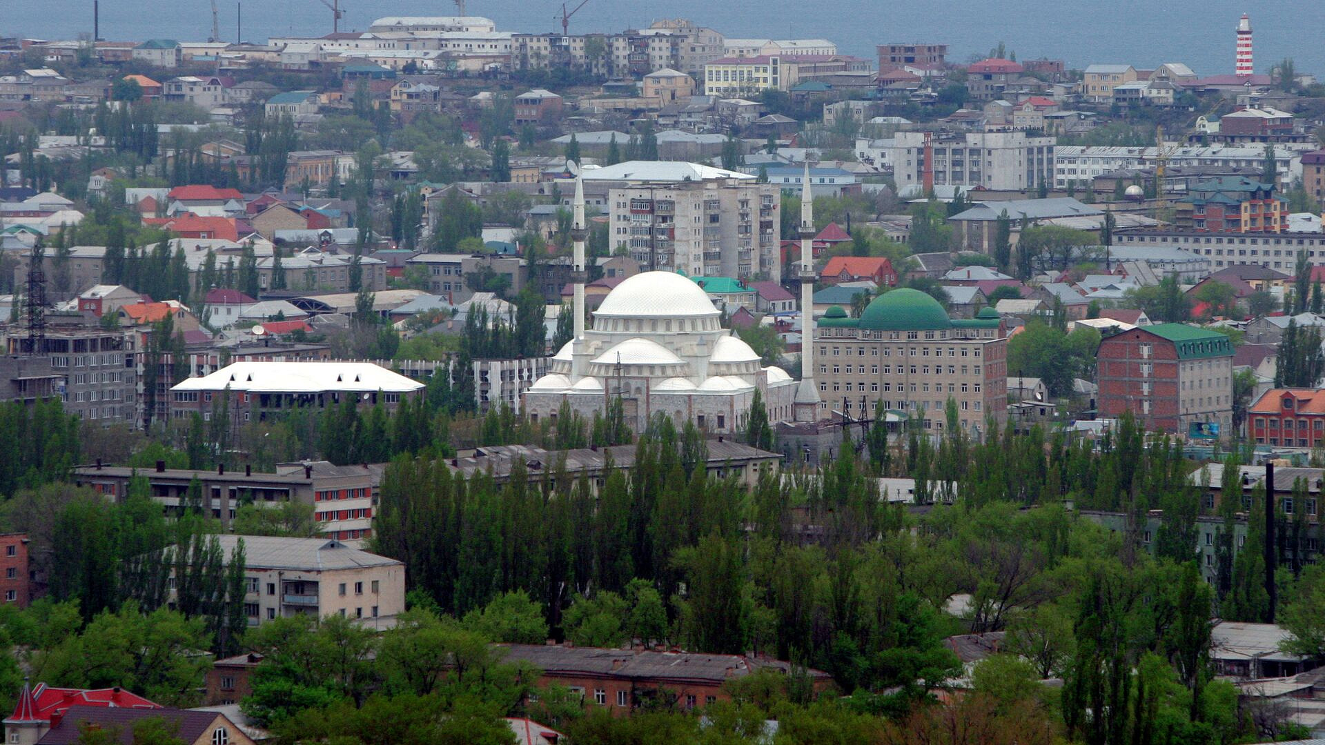 Самолет из Баку вернулся в аэропорт из-за закрытия неба над Махачкалой