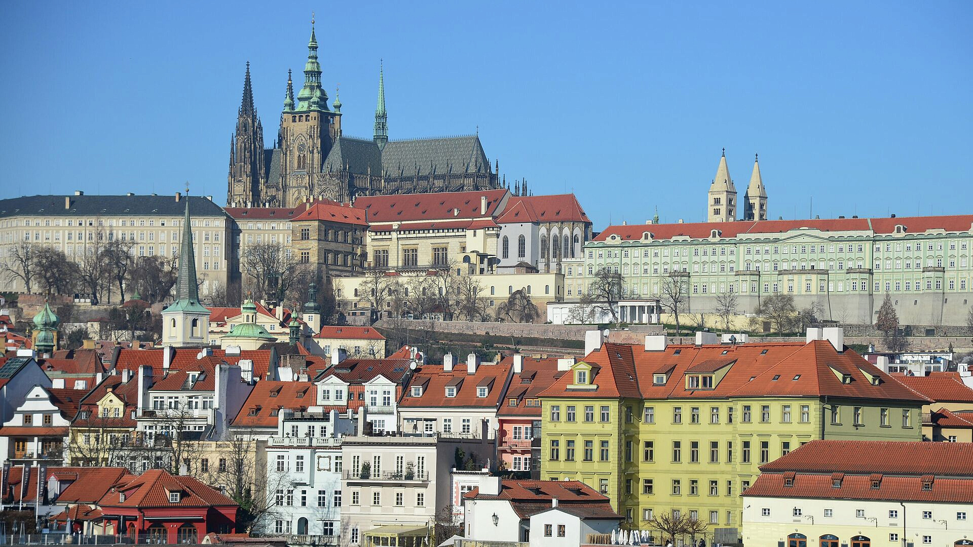 Глава чешского нацбанка хочет вложить миллиарды евро в биткоины, пишет FT