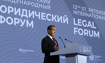 США в шаге от проигрыша в Холодной войне, заявил Медведев