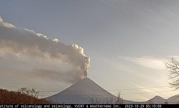 На Камчатке зафиксировали пепловый выброс из вулкана Ключевской