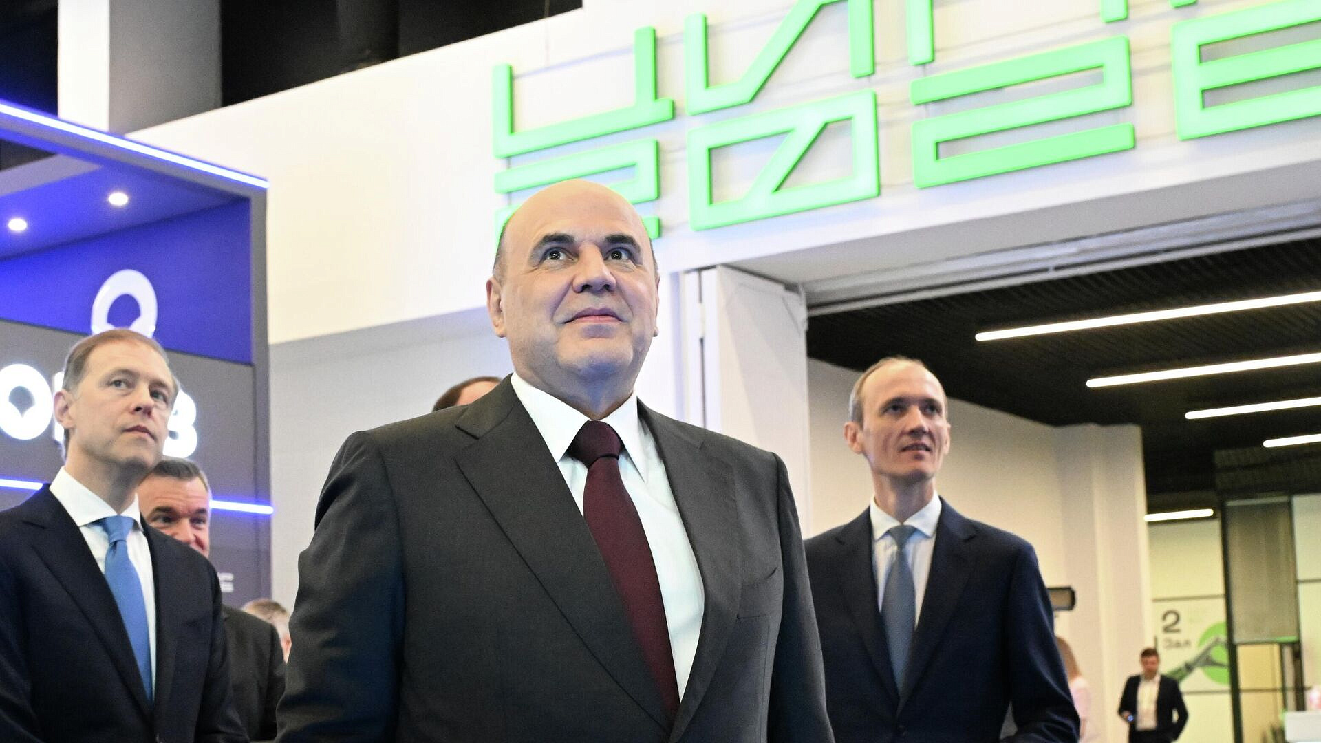 Мишустин рассказал о внедрении технологий ИИ российскими предприятиями