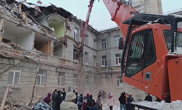 В Петербурге назначил наказание активистам, мешавшим сносу здания ВНИИБ