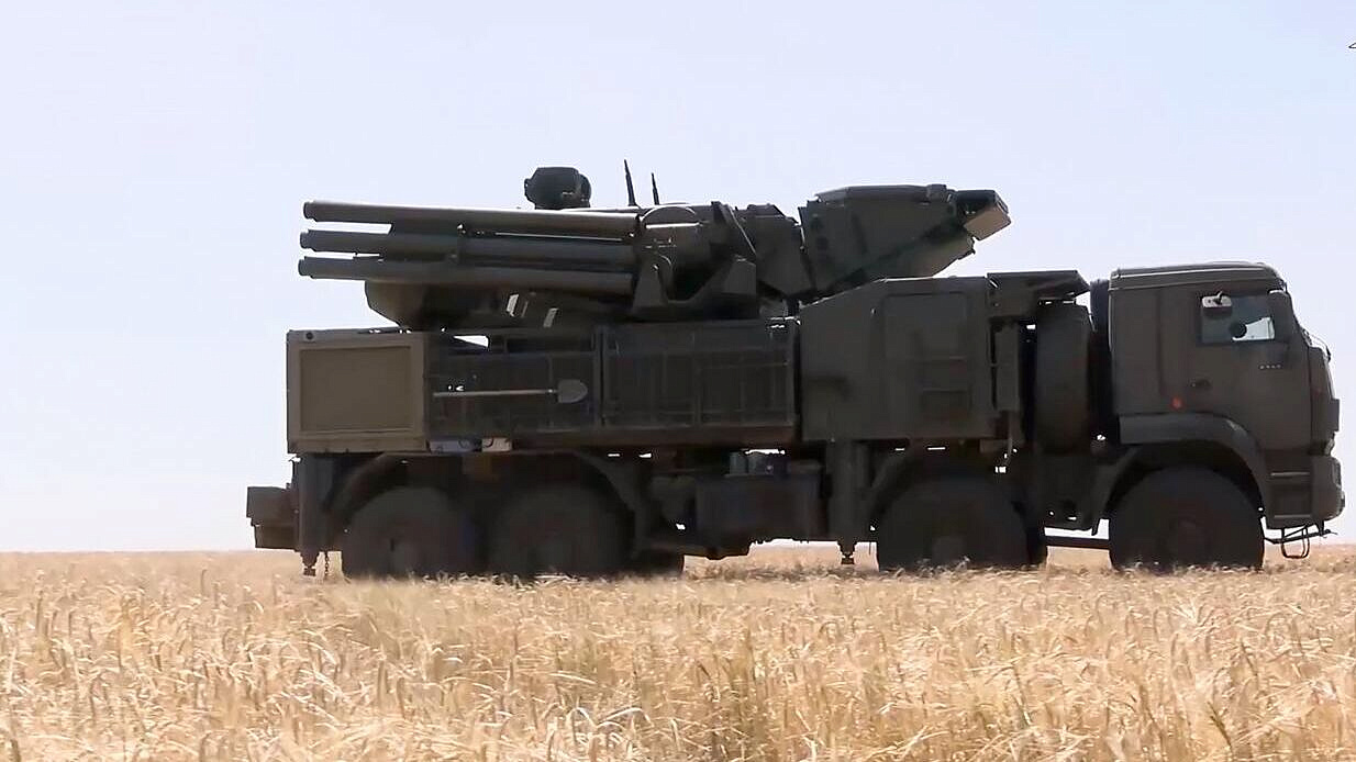 В Севастополе сбили несколько воздушных целей
