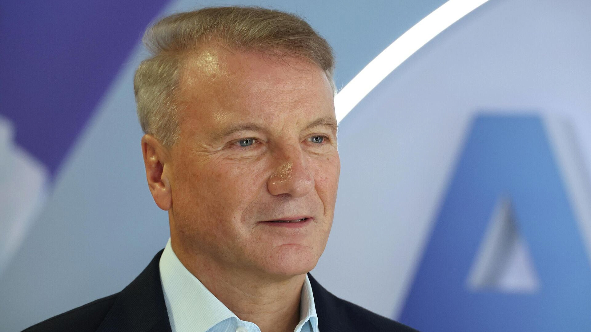 ИИ определит развитие мира, считает Греф