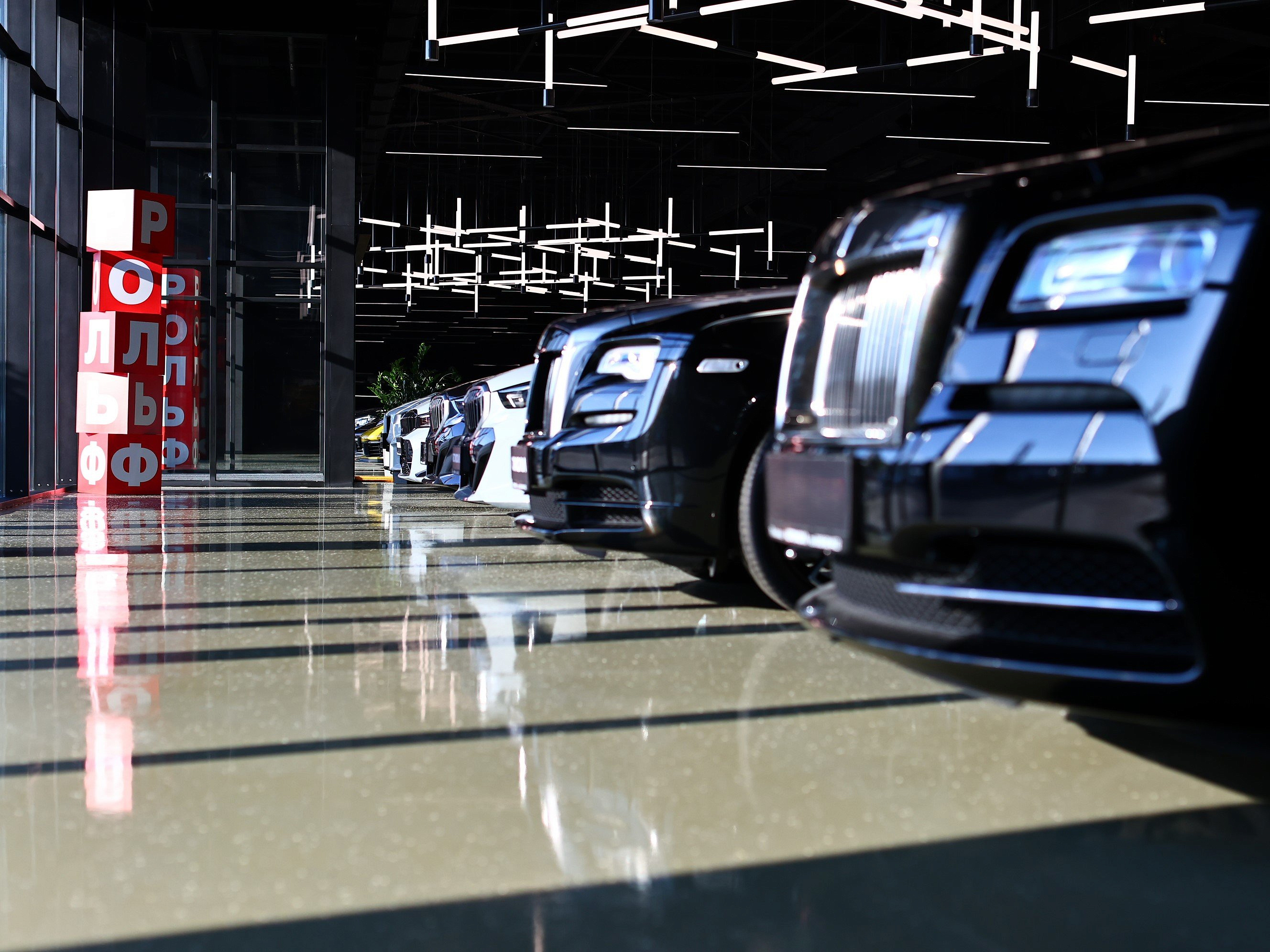 РОЛЬФ начал развитие франшизы полного цикла.  Первый дилерский центр открыт в Краснодаре