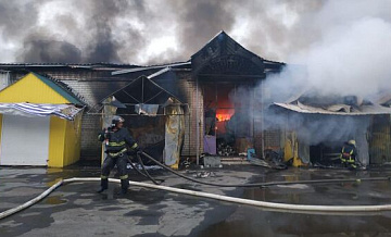 СК провел обыски по делу о сгоревшем Доме офицеров в Энгельсе